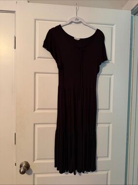 Women’s Black Short-Sleeve Midi Dress with Tie Detail